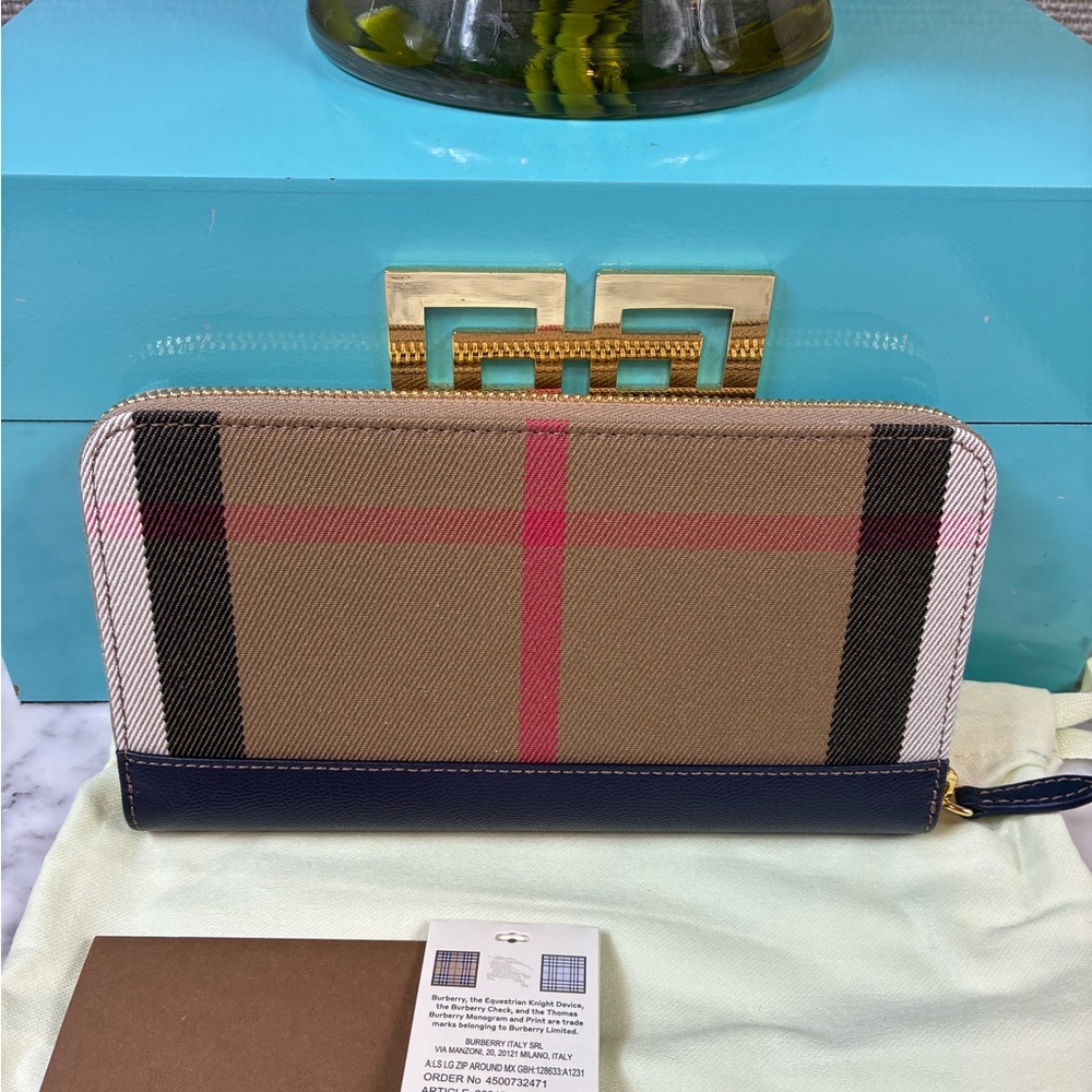 NWT Authentic Burberry House Check Canvas Dark Blue Zip Wallet - Retail $630 - Picture 4 of 8